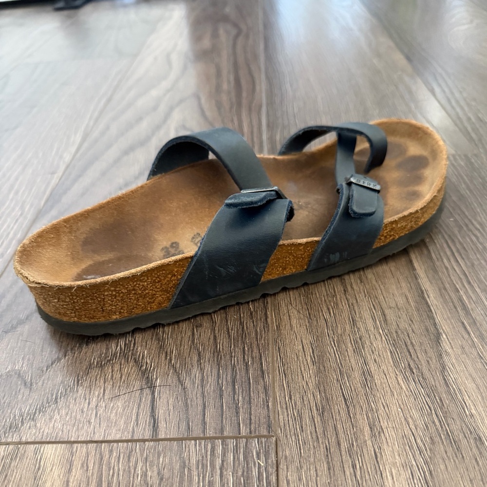 Only 1 - Right foot Birkenstock NAVY blue Mayari sandal. Size 39